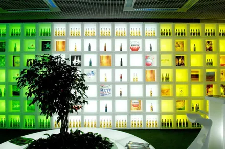 Slidedesign Open Cube Display