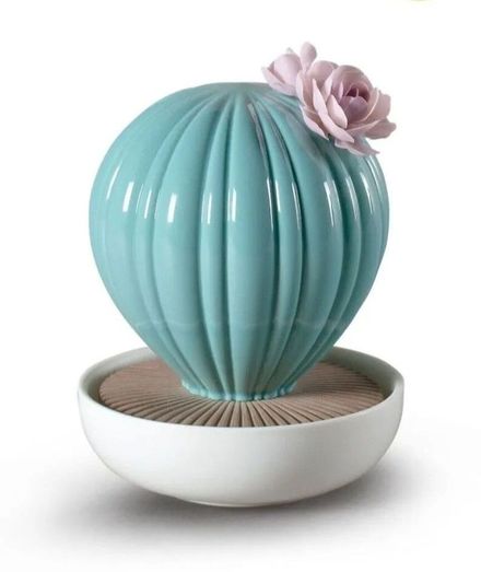 Lladro Ferocactus Cactus Diffuser. Gardens Of Valencia Scent