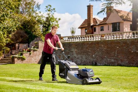 Hayter Harrier® 56 Pro 60v Battery Lawnmower