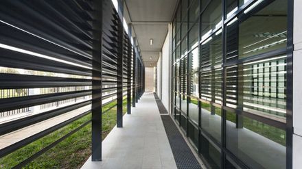 Alumil Smartia M5600 Solar Shading System