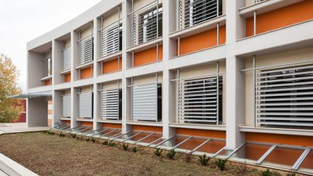 Alumil Smartia M5600 Solar Shading System