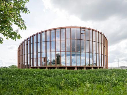 Dymak HQ