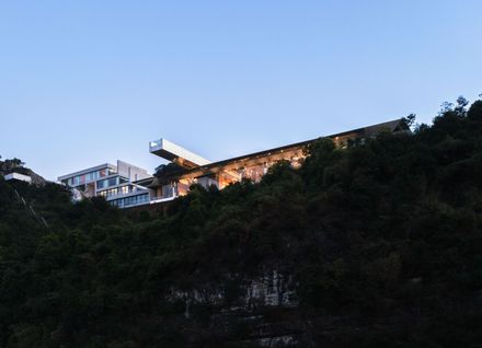 Tianbao Mountain Jingtiantai Cliff Liquor Experience Center