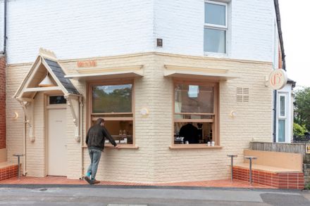 Broche Coffee Shop