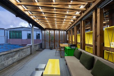 An Office Free in the Gaps of an Urban Village