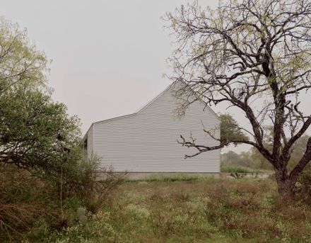 SHED/HOUSE