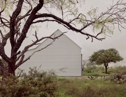 SHED/HOUSE