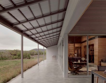 SHED/HOUSE