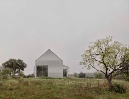 SHED/HOUSE