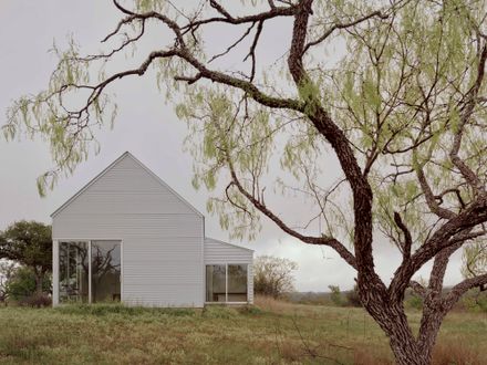 SHED/HOUSE