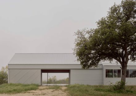 SHED/HOUSE