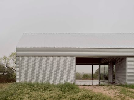 SHED/HOUSE