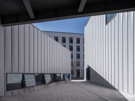 Yue & Yue: Art Museum + Equestrian Hall