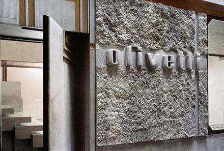 AD Classics: Olivetti Showroom