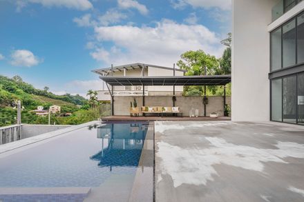 Rendezvous for Four Generations Residence