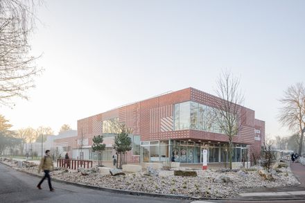 (S)pace Pariselle Educational Building