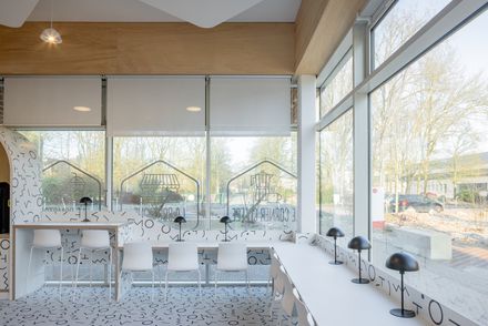 (S)pace Pariselle Educational Building