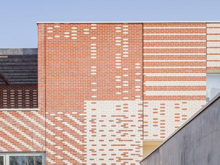 (S)pace Pariselle Educational Building