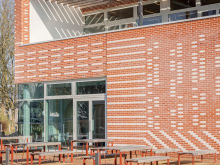 (S)pace Pariselle Educational Building