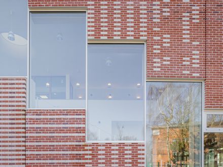(S)pace Pariselle Educational Building