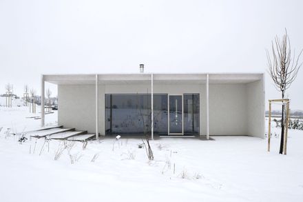 Rdom 2 House