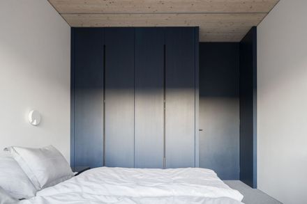 Rdom 2 House
