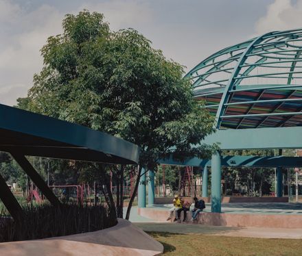 UH INFONAVIT Iztacalco Housing Unit and Public Space