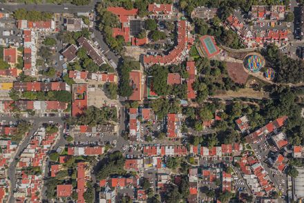 UH INFONAVIT Iztacalco Housing Unit and Public Space