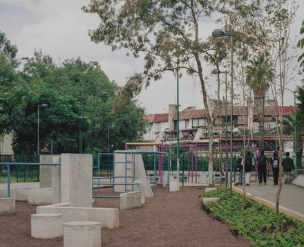 UH INFONAVIT Iztacalco Housing Unit and Public Space