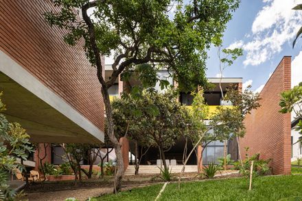 House of the 7 Trees
