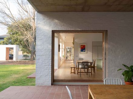 Two Sides House