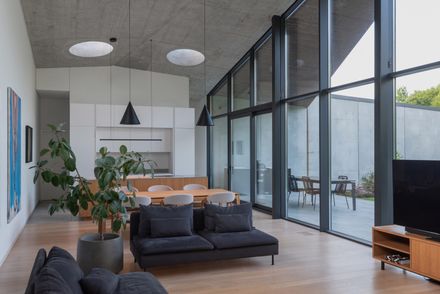 Lekeciu House