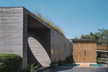 Link House