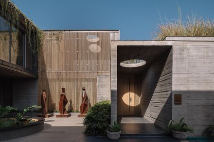 Link House