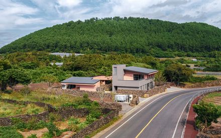 Stone Wall Stay House