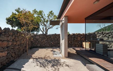 Stone Wall Stay House
