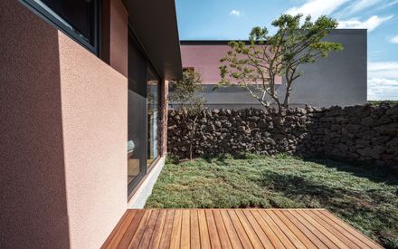 Stone Wall Stay House