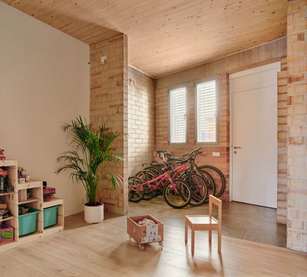 115ari Single-family Home Between Party Walls In Sabadell