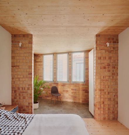 115ari Single-family Home Between Party Walls In Sabadell
