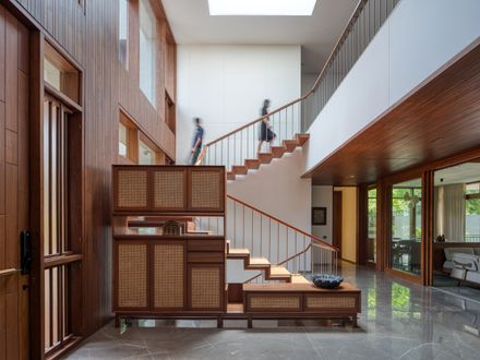 The House Of Parallel Walls