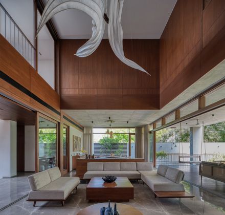 The House Of Parallel Walls