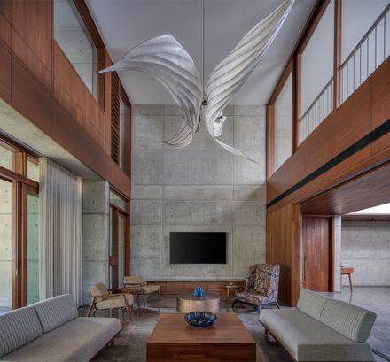 The House Of Parallel Walls