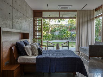 The House Of Parallel Walls