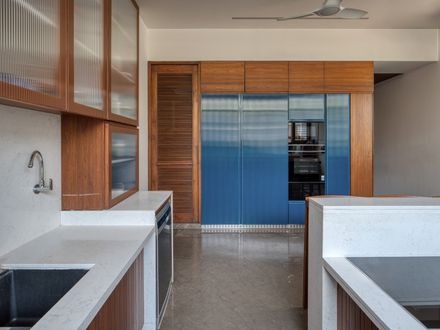 The House Of Parallel Walls