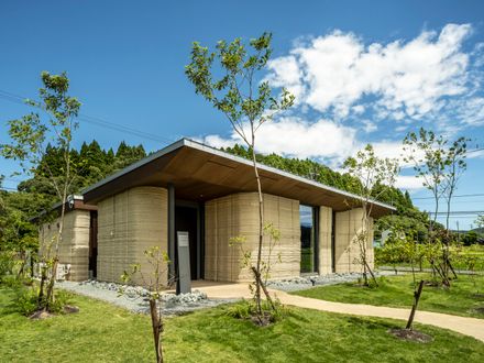 Lib Earth House Model B