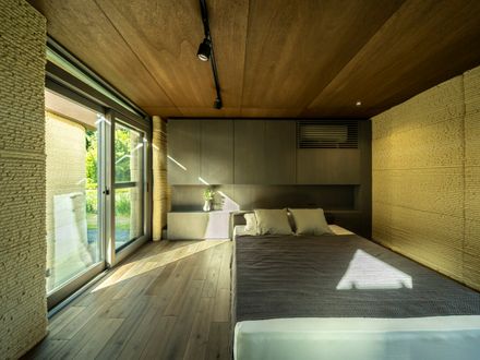 Lib Earth House Model B