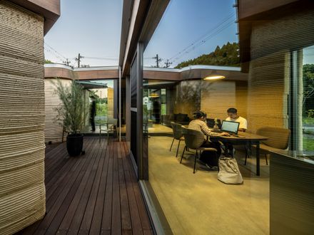 Lib Earth House Model B