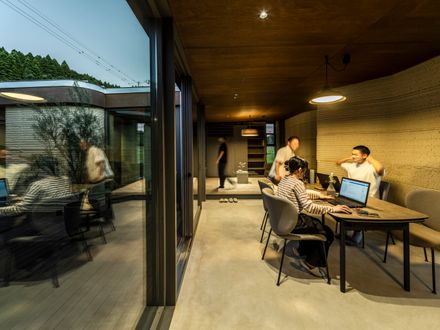 Lib Earth House Model B