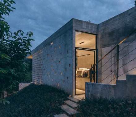 Half-Mountain Cloud Station