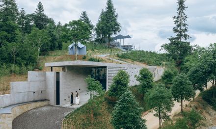 Half-Mountain Cloud Station